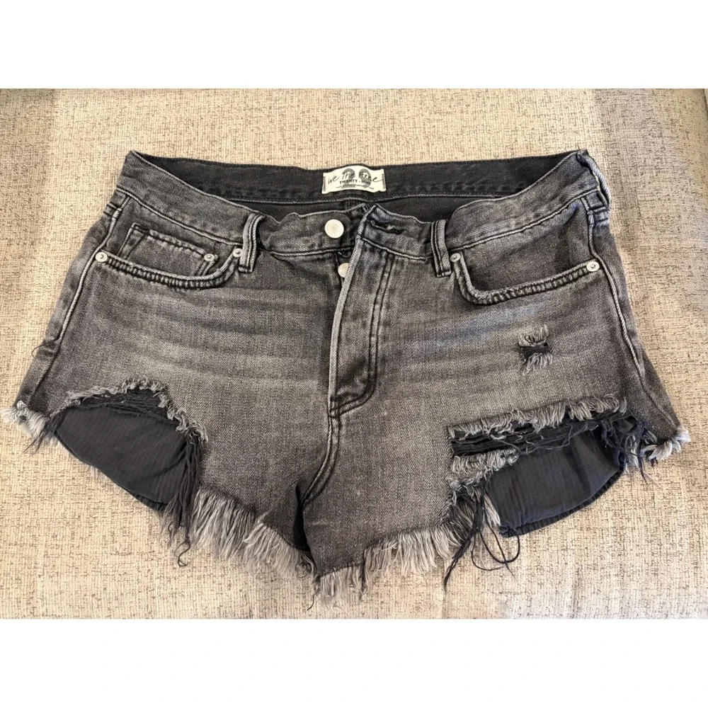 We The Free People Distressed Black Denim Shorts Frayed Cut Offs Size 29 OB66170